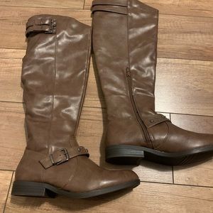 Brown faux leather boots, size 7, excellent condition